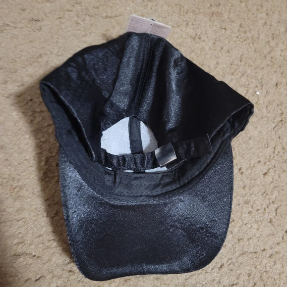 ๐ค Forever 21 Embroidered Satin Baseball Cap๐ค - Picture 6 of 7